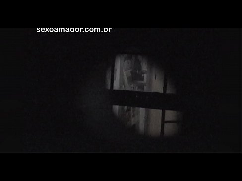 ❤️ 블론디는 중공 벽돌 뒤에 숨겨진 이웃 뱃사공에 의해 비밀리에 비디오에 녹화됩니다. ️❌ 항문 포르노 우리